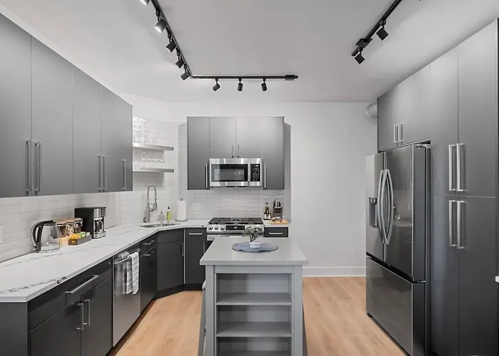 Flawless 3br With Four Beds, Two Decks And Free Parking In Prime Shadyside Location Pittsburgh