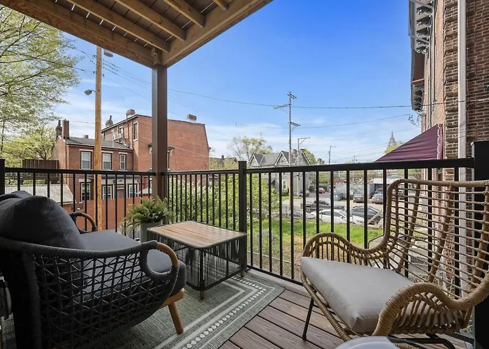 Flawless 3br With Four Beds, Two Decks And Free Parking In Prime Shadyside Location Pittsburgh