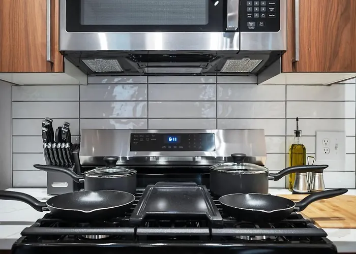 Flawless 3br With Four Beds, Two Decks And Free Parking In Prime Shadyside Location * Pittsburgh