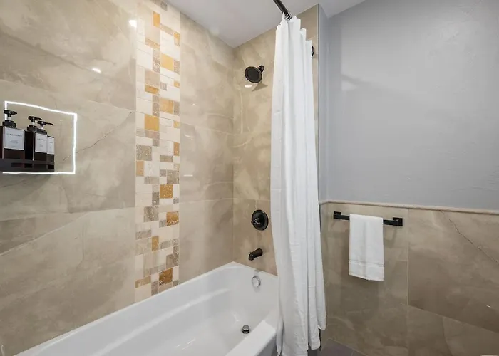 Flawless 3br With Four Beds, Two Decks And Free Parking In Prime Shadyside Location * Pittsburgh